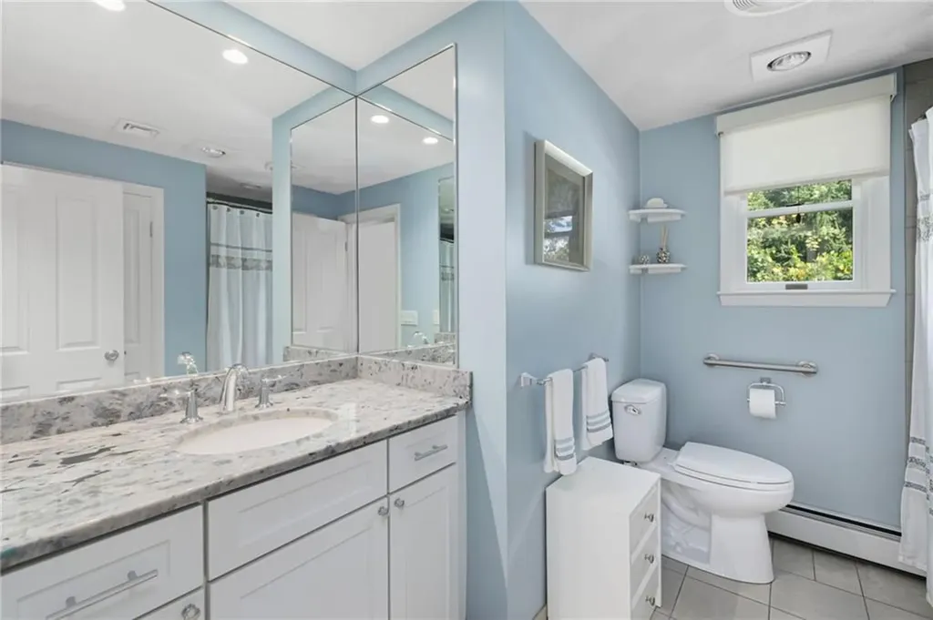 40 Quail Hollow Road Cranston RI 02920
