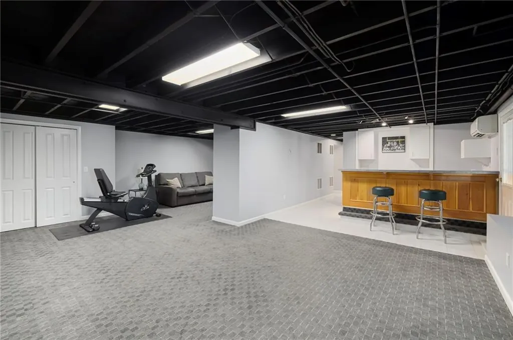 40 Quail Hollow Road Cranston RI 02920