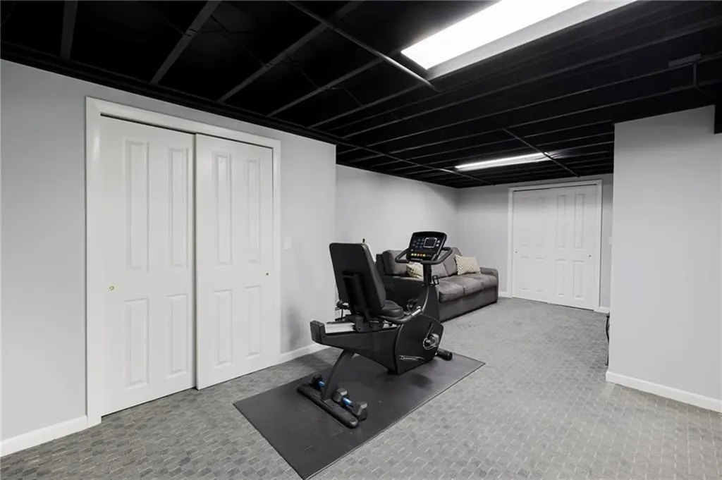 40 Quail Hollow Road Cranston RI 02920