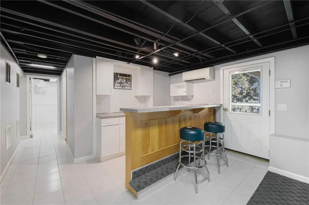 40 Quail Hollow Road Cranston RI 02920