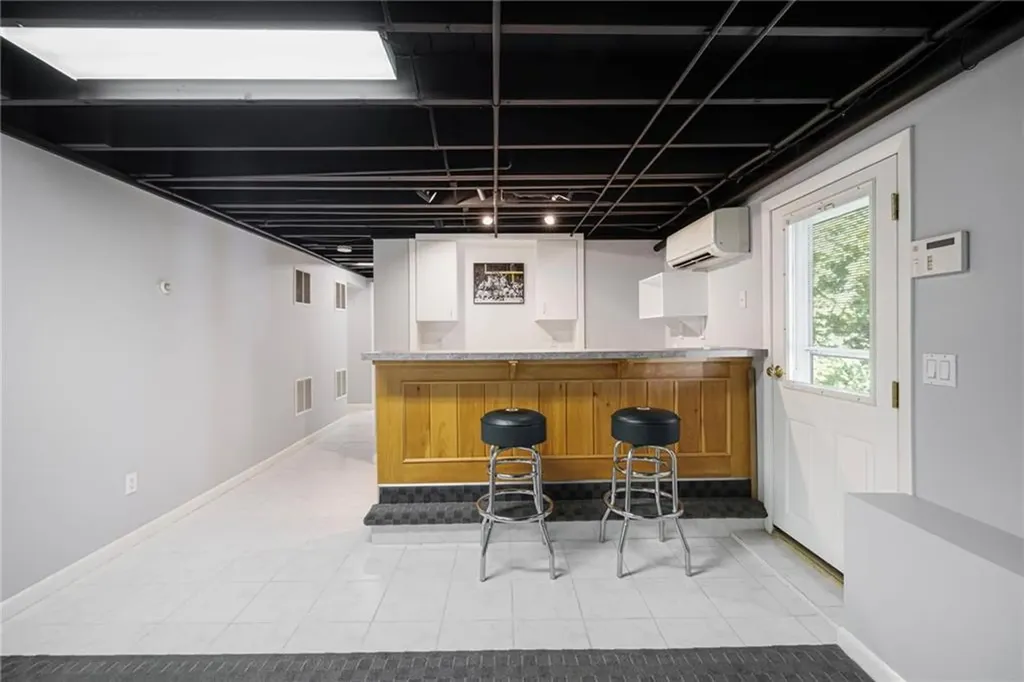 40 Quail Hollow Road Cranston RI 02920