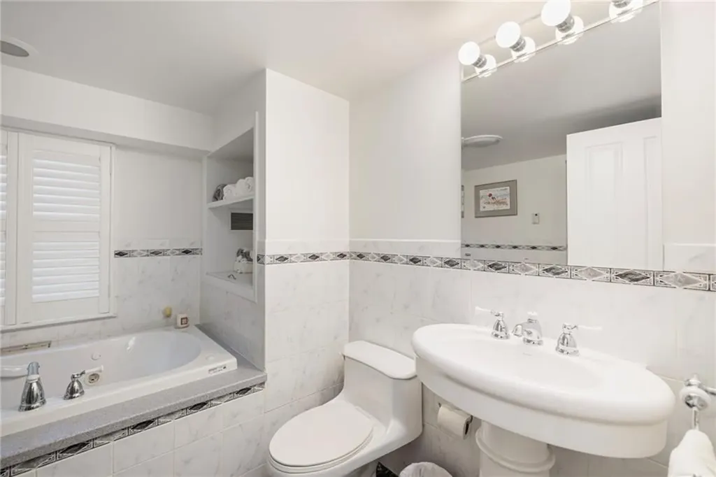 40 Quail Hollow Road Cranston RI 02920