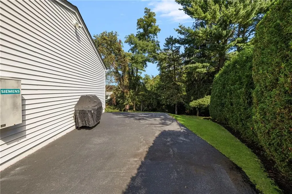 40 Quail Hollow Road Cranston RI 02920