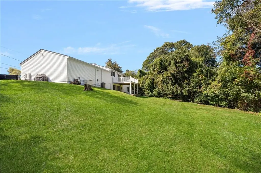 40 Quail Hollow Road Cranston RI 02920