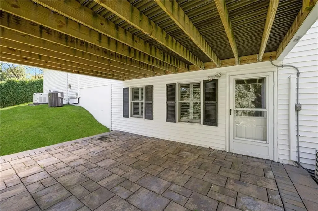 40 Quail Hollow Road Cranston RI 02920