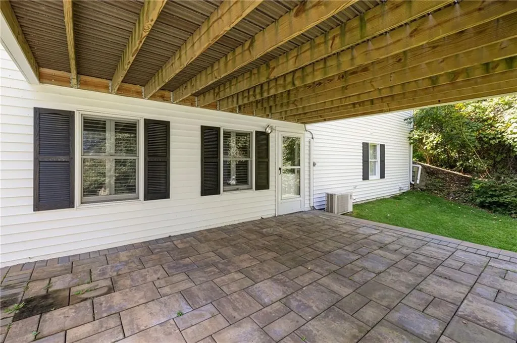 40 Quail Hollow Road Cranston RI 02920