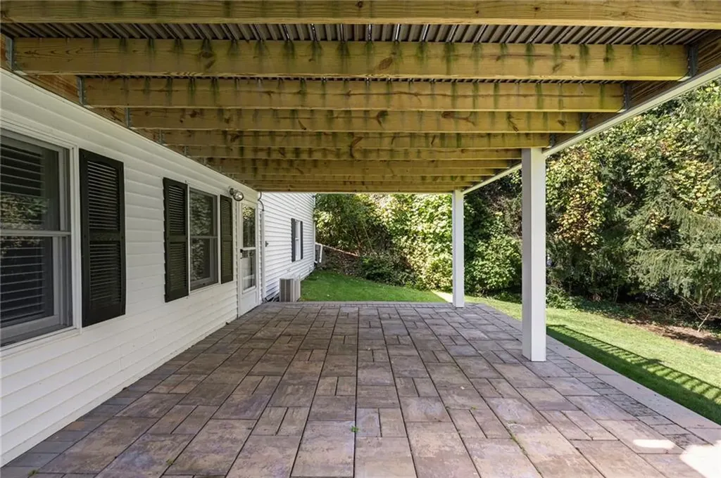 40 Quail Hollow Road Cranston RI 02920