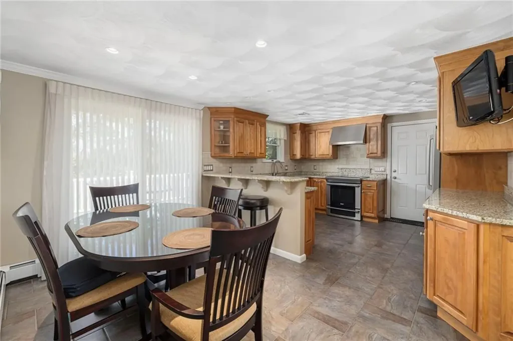40 Quail Hollow Road Cranston RI 02920