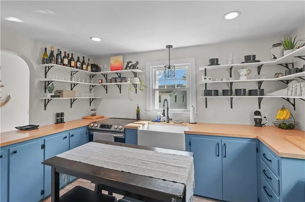 186 High Street Westerly RI 02891