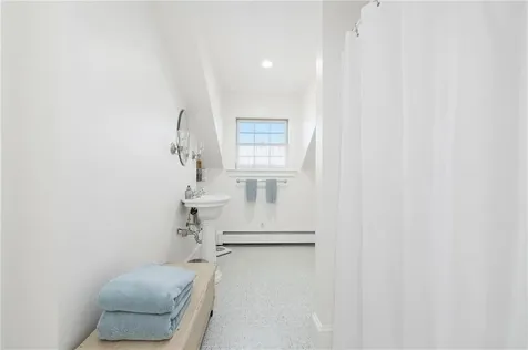 9 White Terrace Middletown RI 02842