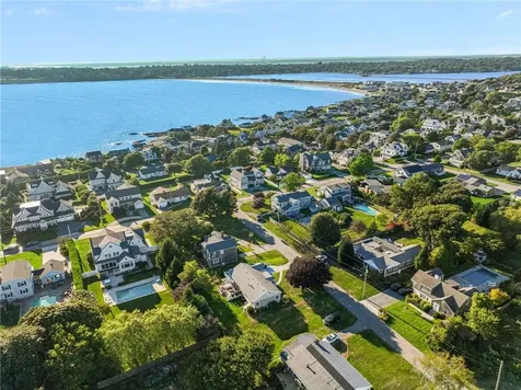 9 White Terrace Middletown RI 02842