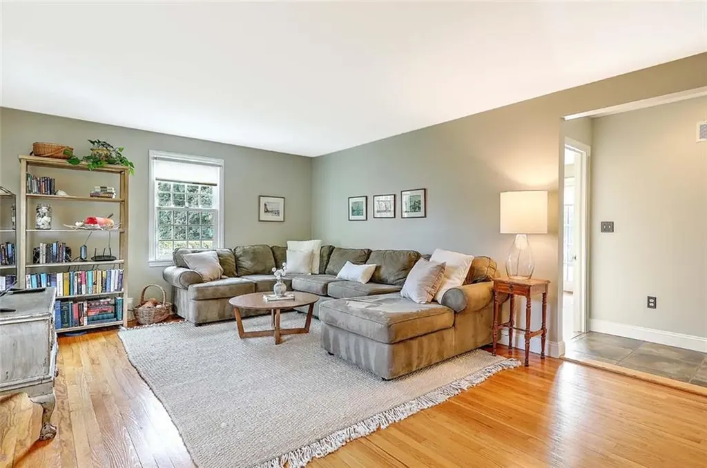 80 Leonard Drive Tiverton RI 02878