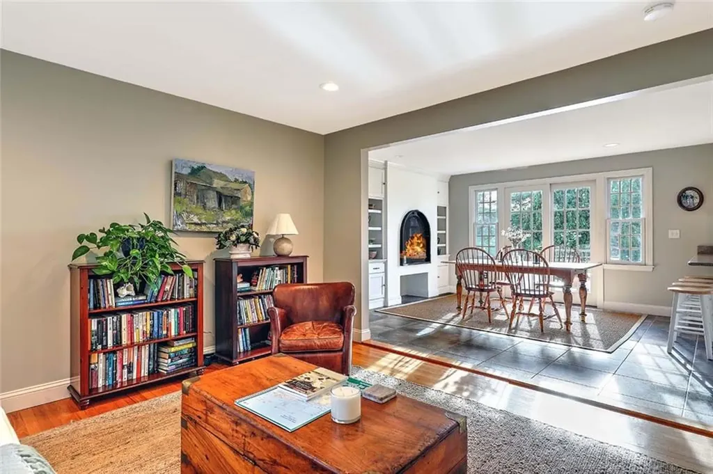 80 Leonard Drive Tiverton RI 02878