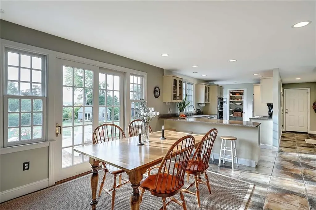 80 Leonard Drive Tiverton RI 02878