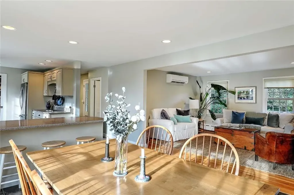 80 Leonard Drive Tiverton RI 02878
