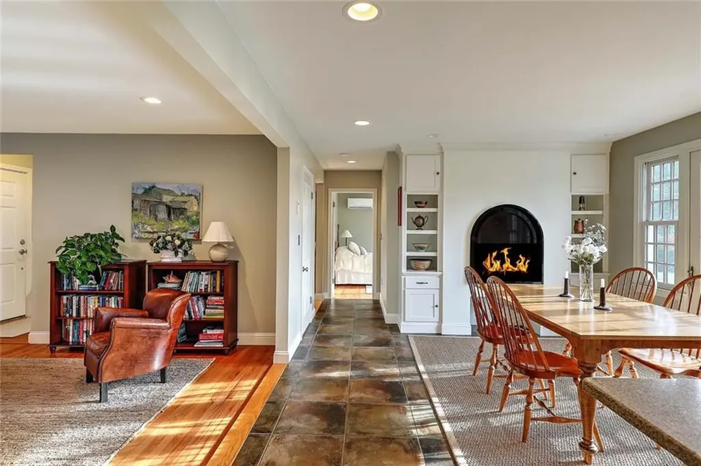 80 Leonard Drive Tiverton RI 02878