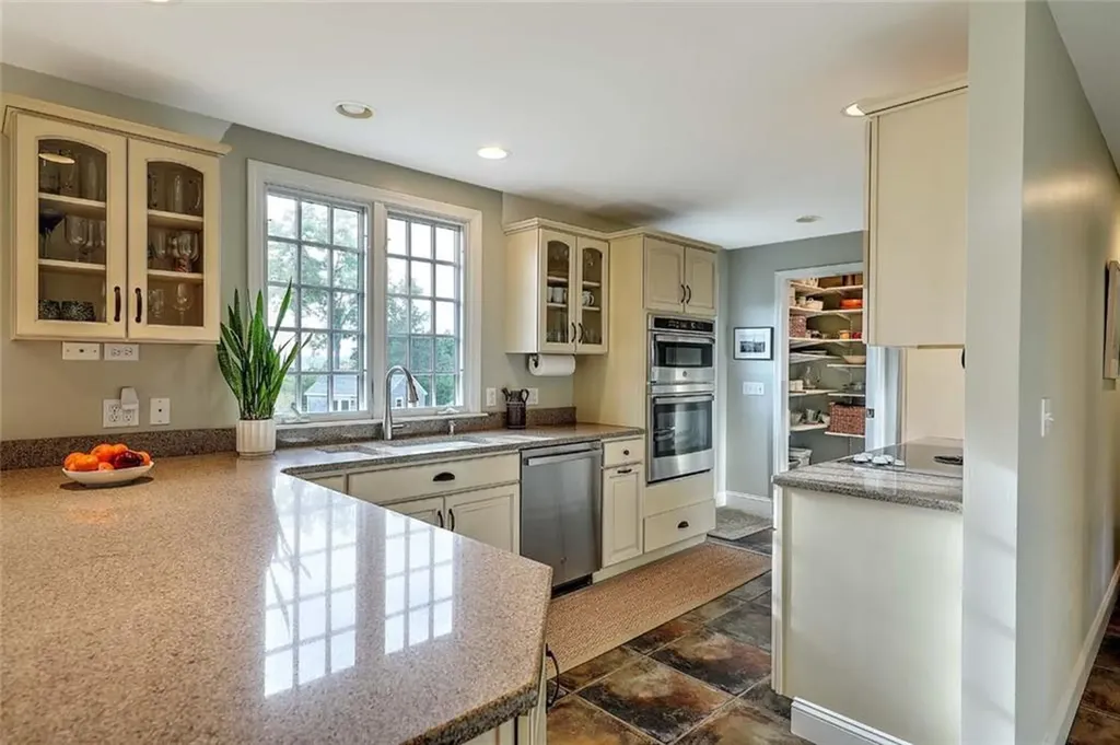 80 Leonard Drive Tiverton RI 02878