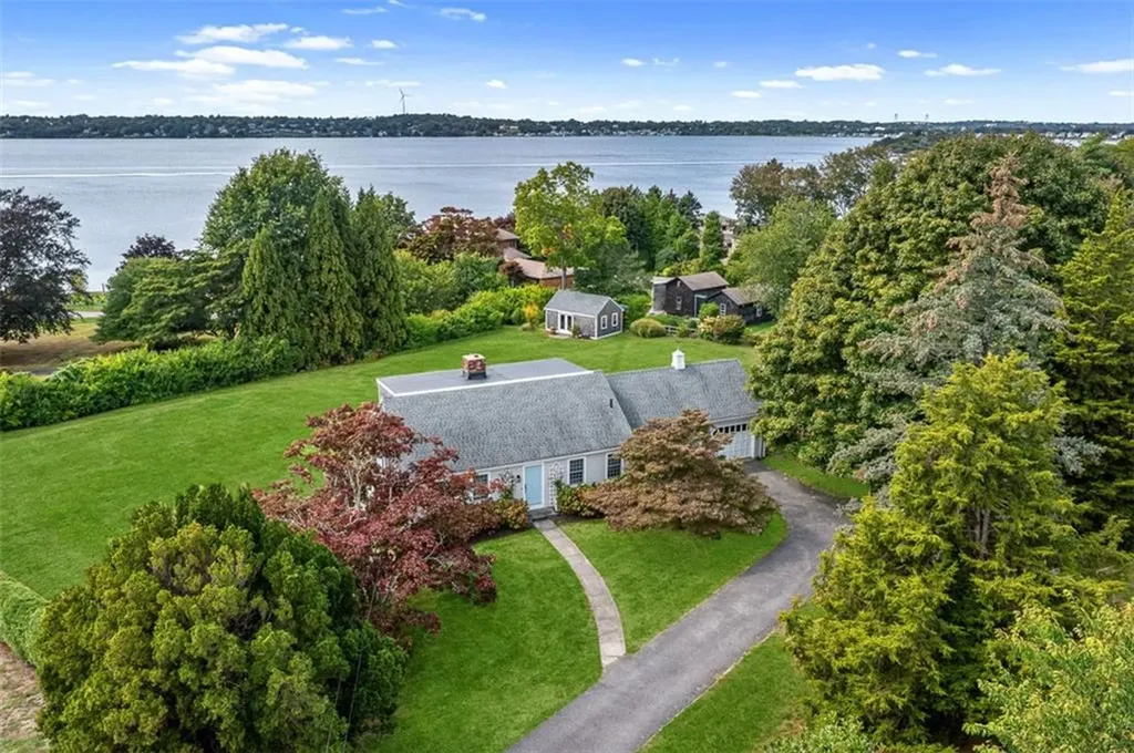 80 Leonard Drive Tiverton RI 02878