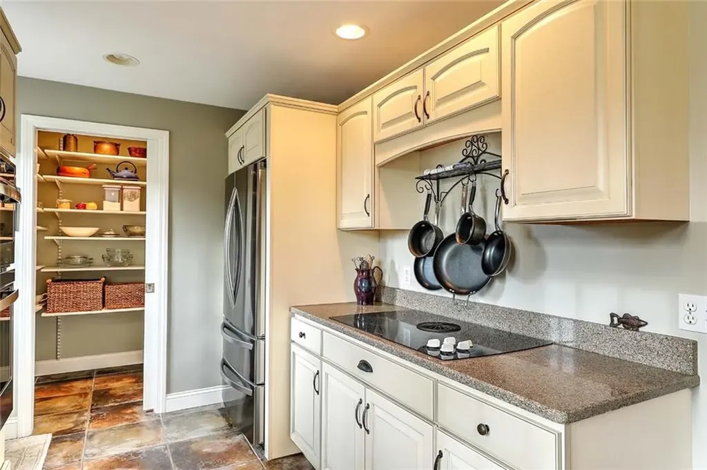 80 Leonard Drive Tiverton RI 02878