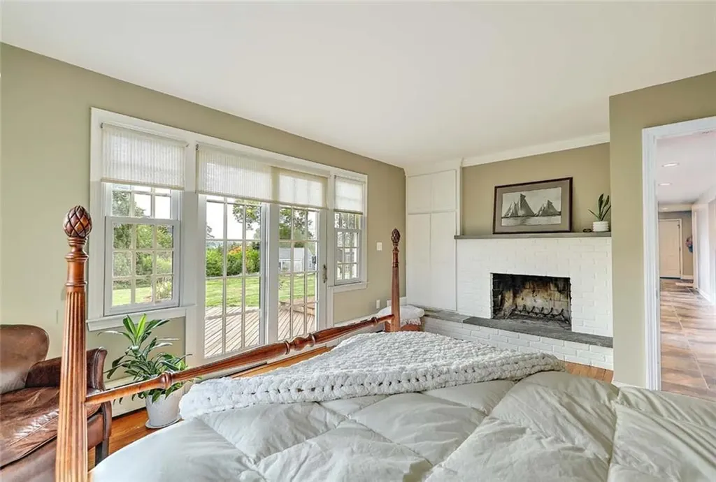 80 Leonard Drive Tiverton RI 02878
