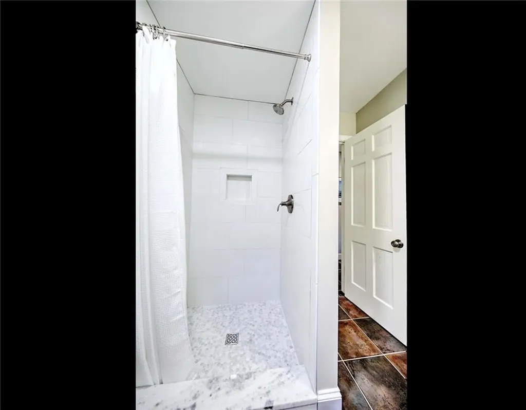 80 Leonard Drive Tiverton RI 02878