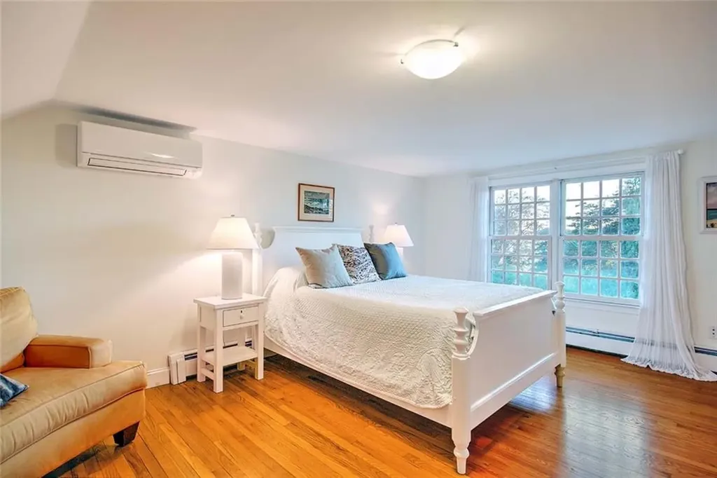 80 Leonard Drive Tiverton RI 02878