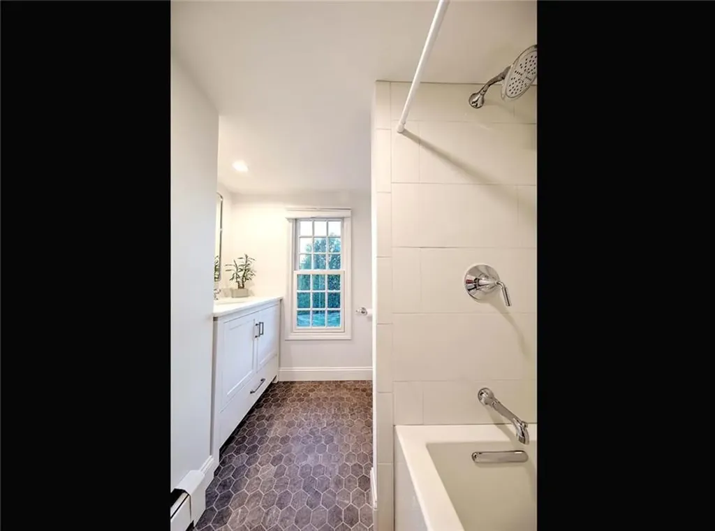 80 Leonard Drive Tiverton RI 02878