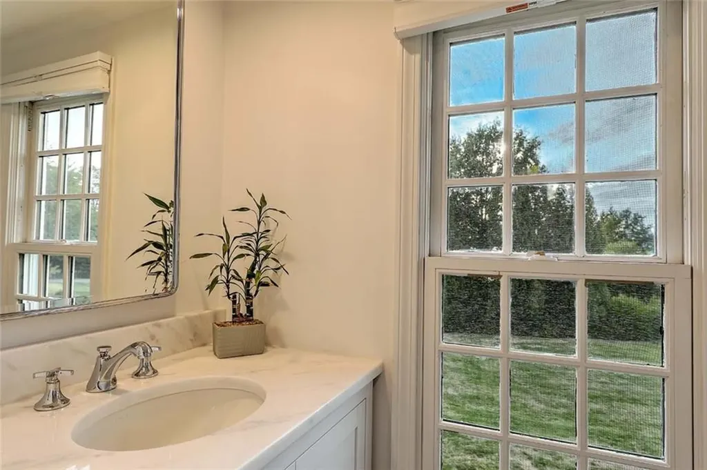 80 Leonard Drive Tiverton RI 02878
