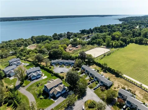 5 Fox Run Portsmouth RI 02871