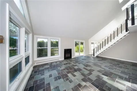 5 Fox Run Portsmouth RI 02871