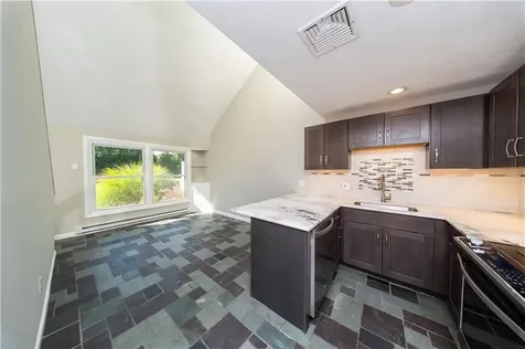 5 Fox Run Portsmouth RI 02871