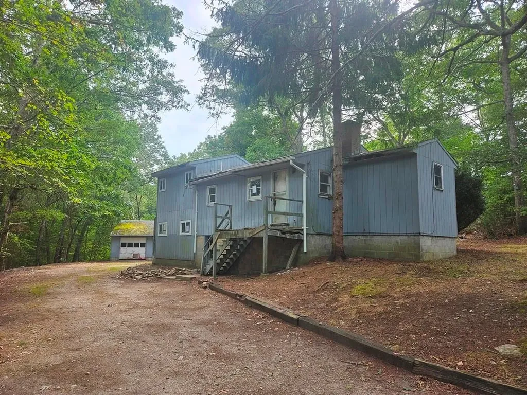 185 Burdickville Road Charlestown RI 02813