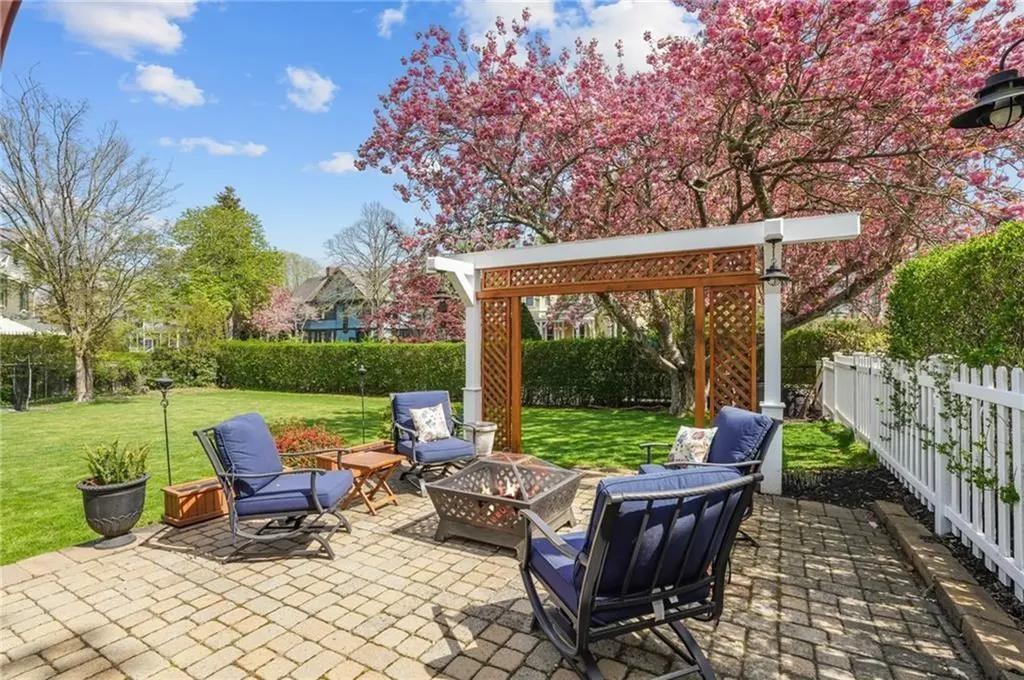 60 Ayrault Street Newport RI 02840