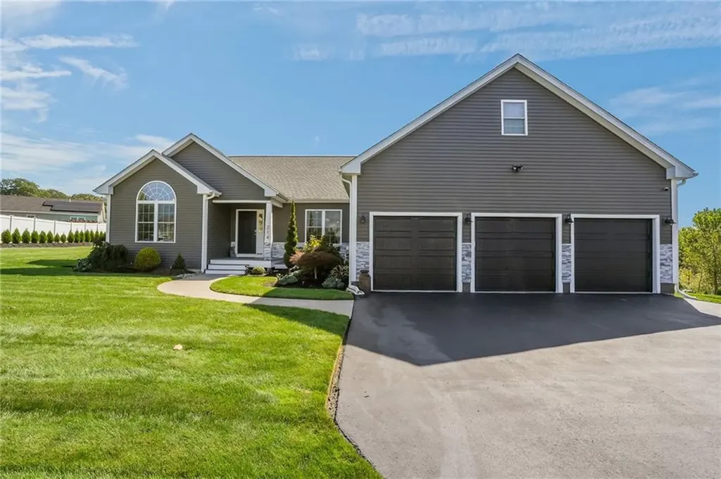 214 Danielle Drive Woonsocket RI 02895