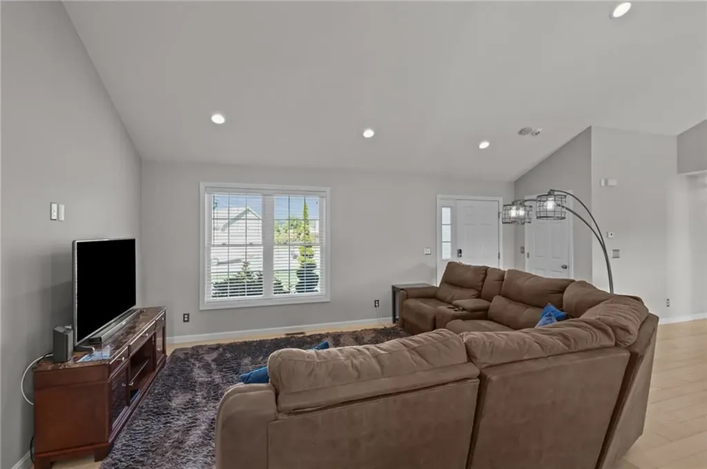 214 Danielle Drive Woonsocket RI 02895