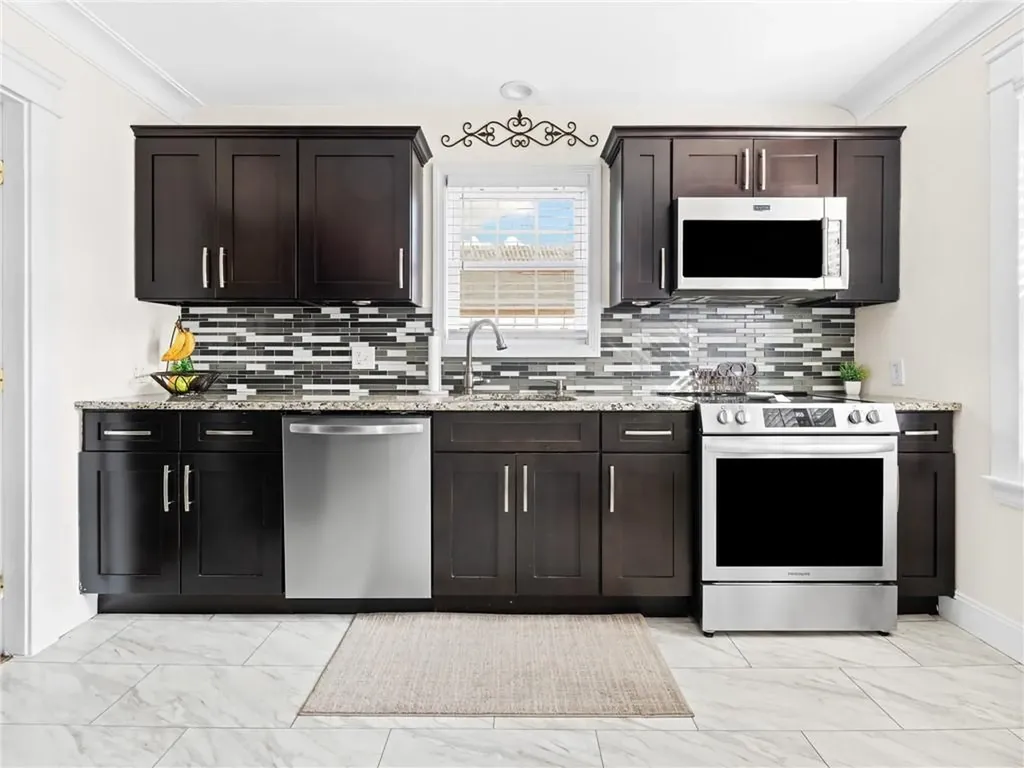 190 Auburn Street Cranston RI 02910