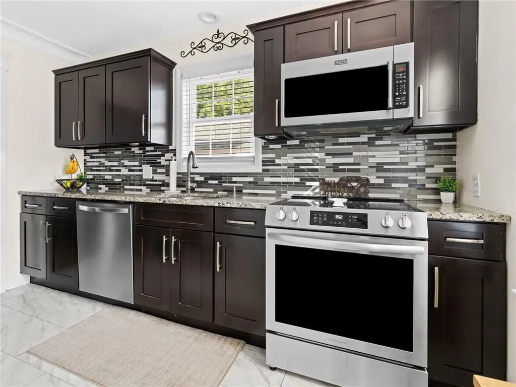 190 Auburn Street Cranston RI 02910