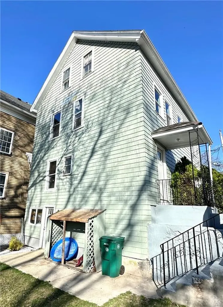 159 161 Grand Street Woonsocket RI 02895