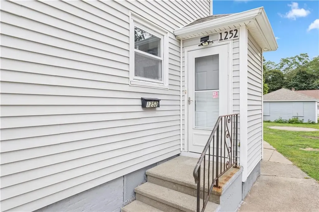 1250 Cranston Street Cranston RI 02905