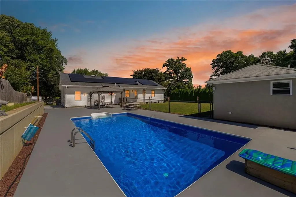 46 Ray Street Coventry RI 02816