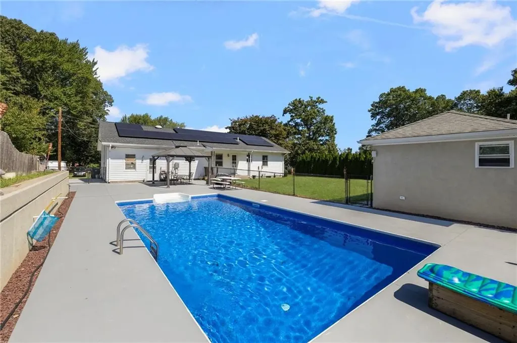 46 Ray Street Coventry RI 02816