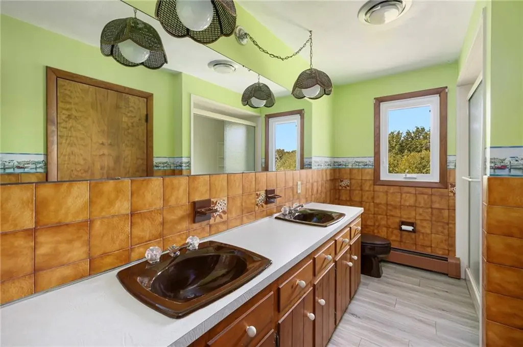 35 Tobin Lane Bristol RI 02809