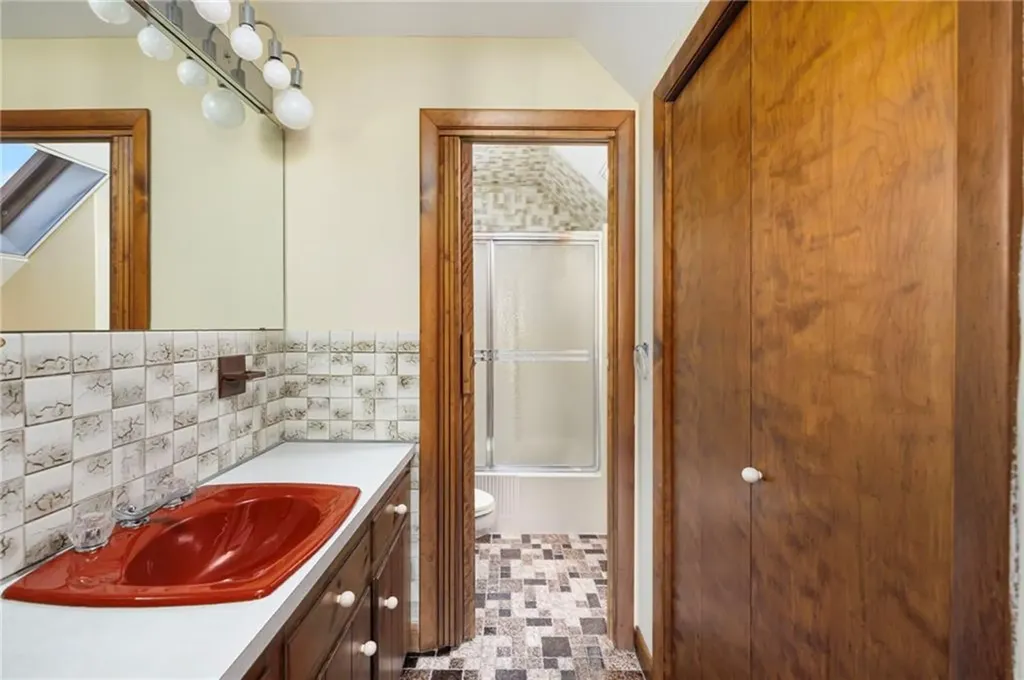 35 Tobin Lane Bristol RI 02809