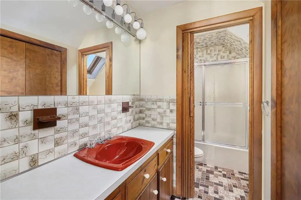 35 Tobin Lane Bristol RI 02809