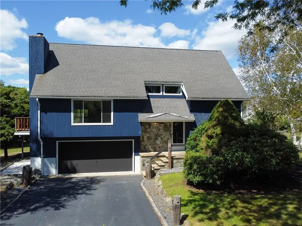 35 Tobin Lane Bristol RI 02809