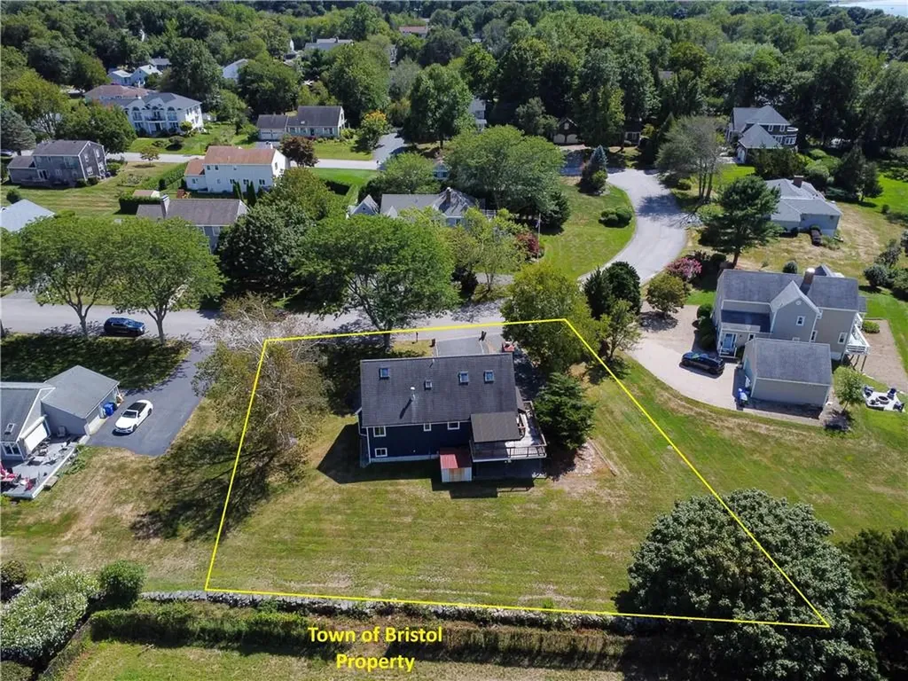 35 Tobin Lane Bristol RI 02809