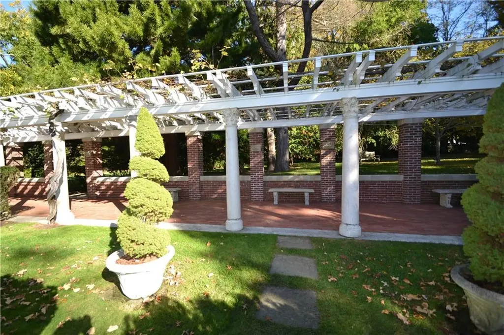 49 Seabreeze Lane Bristol RI 02809