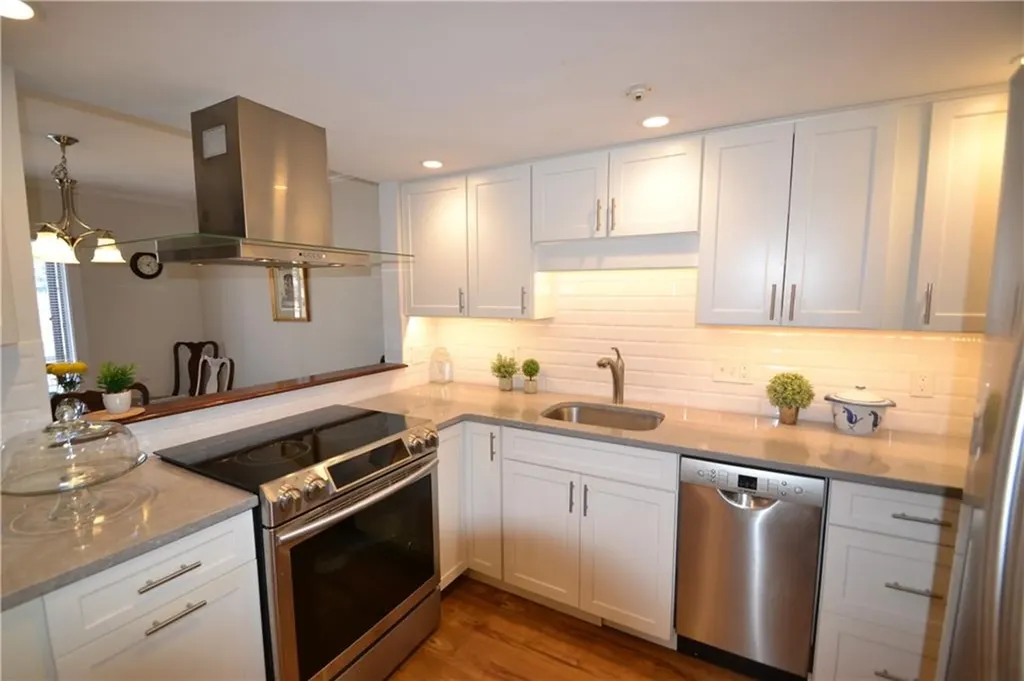 49 Seabreeze Lane Bristol RI 02809