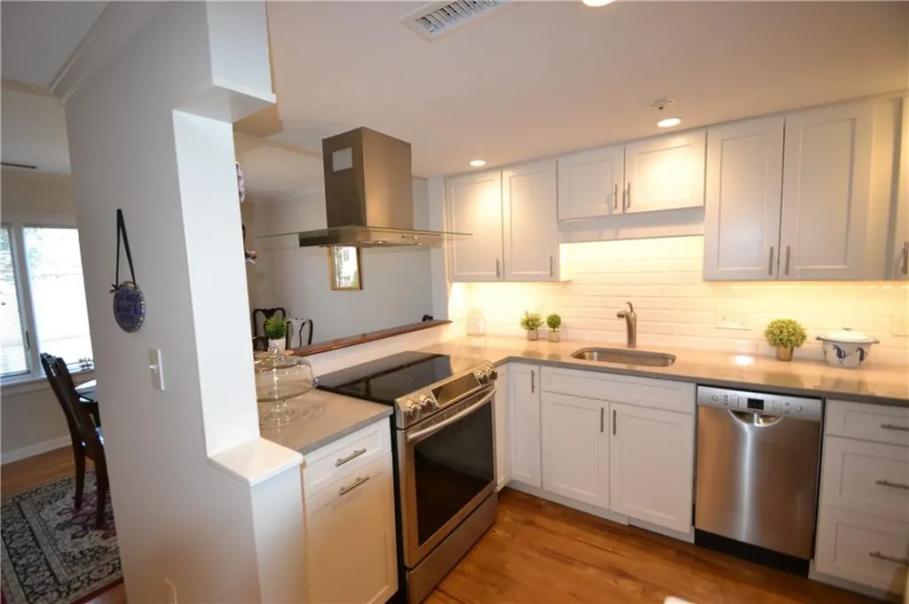 49 Seabreeze Lane Bristol RI 02809