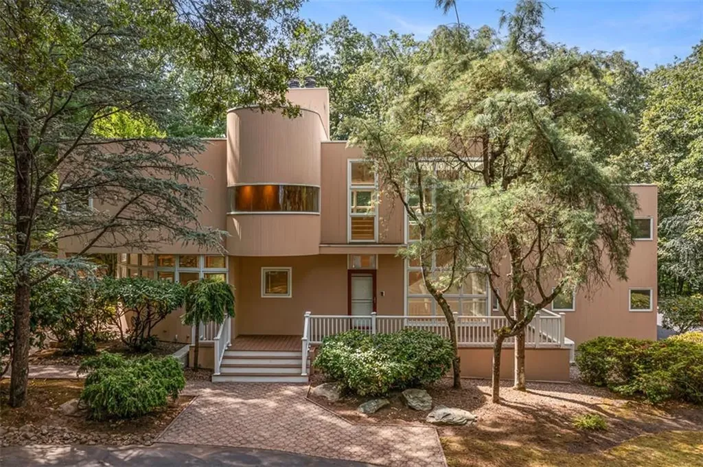 9 Oak Hill Drive Lincoln RI 02865
